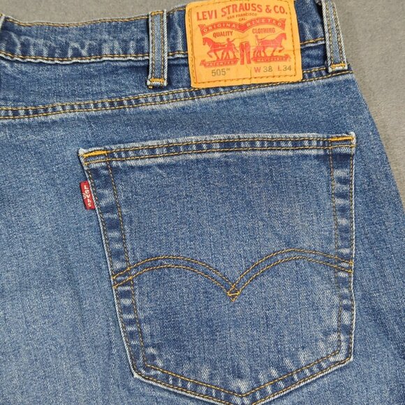 Levi's Jeans Men's 38x34 Blue 505 Regular Fit Straight Leg Denim - Picture 1 of 11